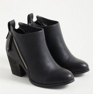 🆕️ NWT Side Zip Heel Bootie (7 WW)